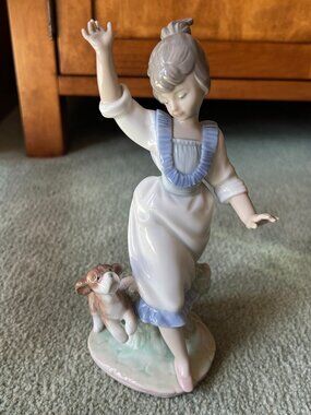 LLADRO #6016 WEDNESDAY'S CHILD - GIRL WITH PUPPY PORCELAIN RETIRED w/ BOX
